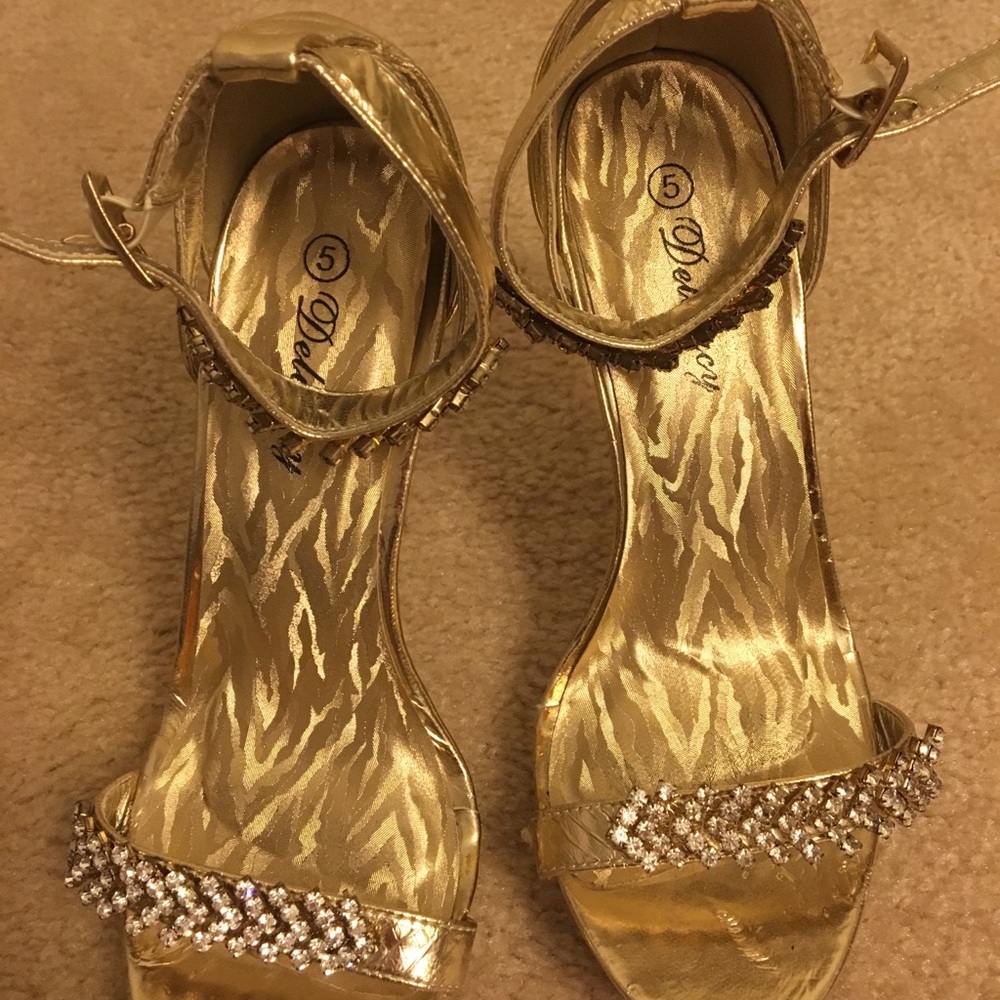Delicacy Sandals Size 5.5